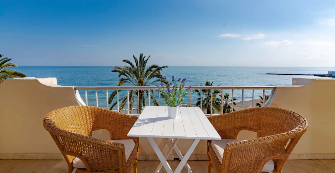MARBELLA SEAFRONT 3 BEDROOM APARTMENT