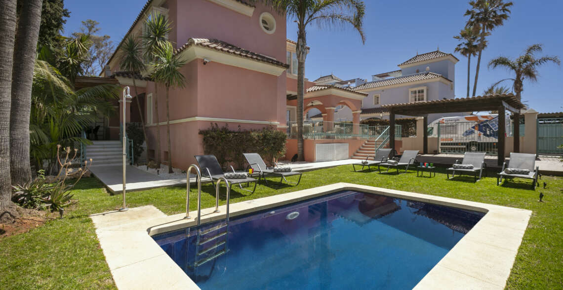 Lorea Playa, Luxury 6 Bed Villa with Seaview