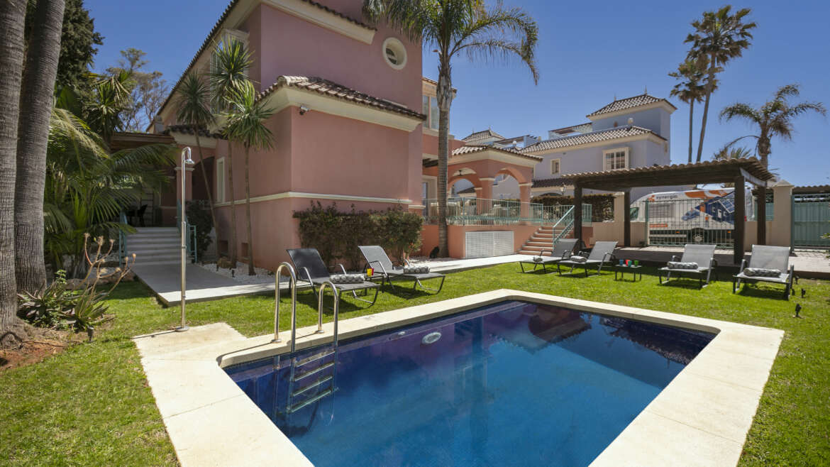 Lorea Playa, Luxury 6 Bed Villa with Seaview